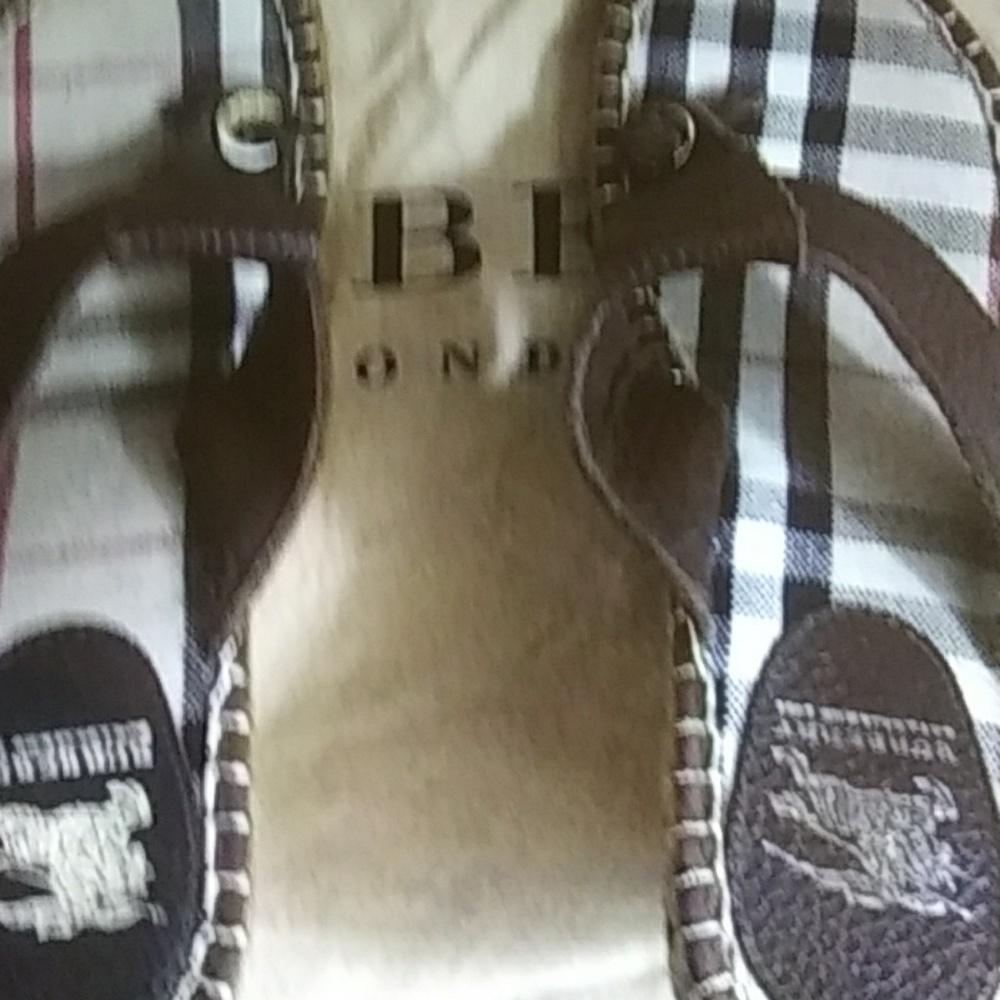 Burberry slides good used condition
